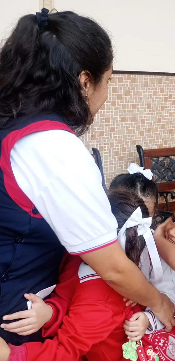 CONSCIENCIA.webp Sorprendieron con un «abrazo masivo» en un jardín de infantes