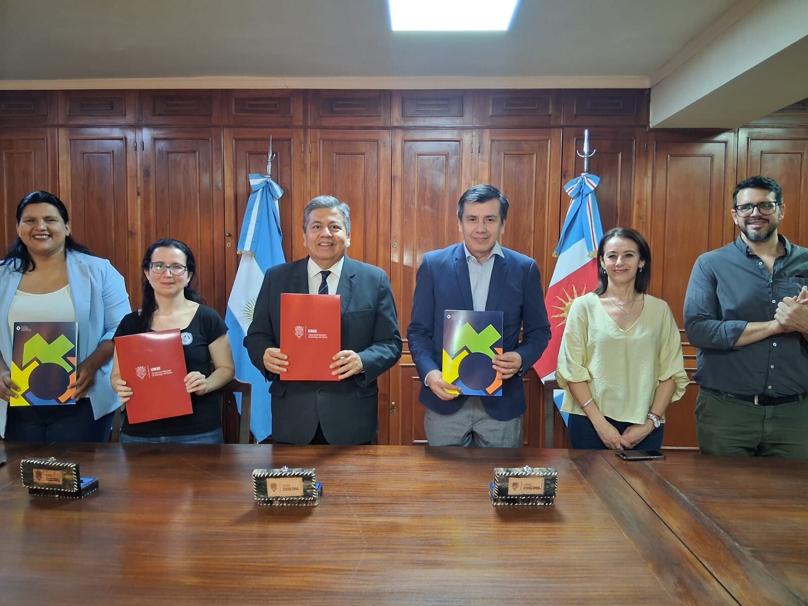 CONVENIO ENTRE LA UNSE Y LA ASAMBLEA POR LOS DERECHOS HUMANOS