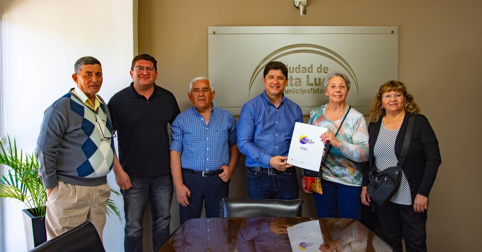 El municipio de la Ciudad de Santa Lucia sigue llevando adelante trabajos de cooperación y compromisos con las distintas uniones vecinales del departamento.