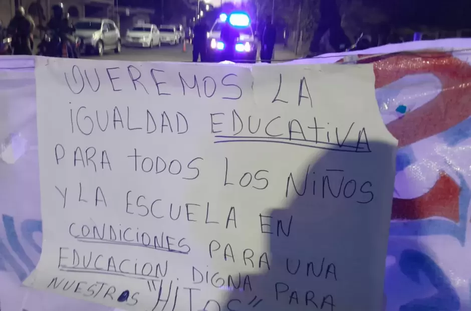 RECLAMO DE PADRES Y ALUMNOS DE LA ESCUELA  N°267 DE SANTA MARIA