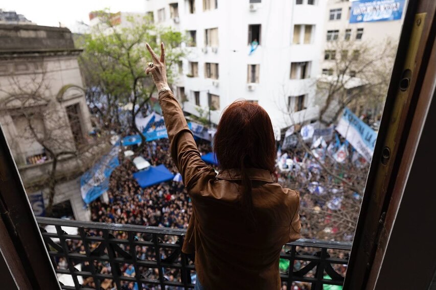 CRISTINA EN EL BALCON.jpg