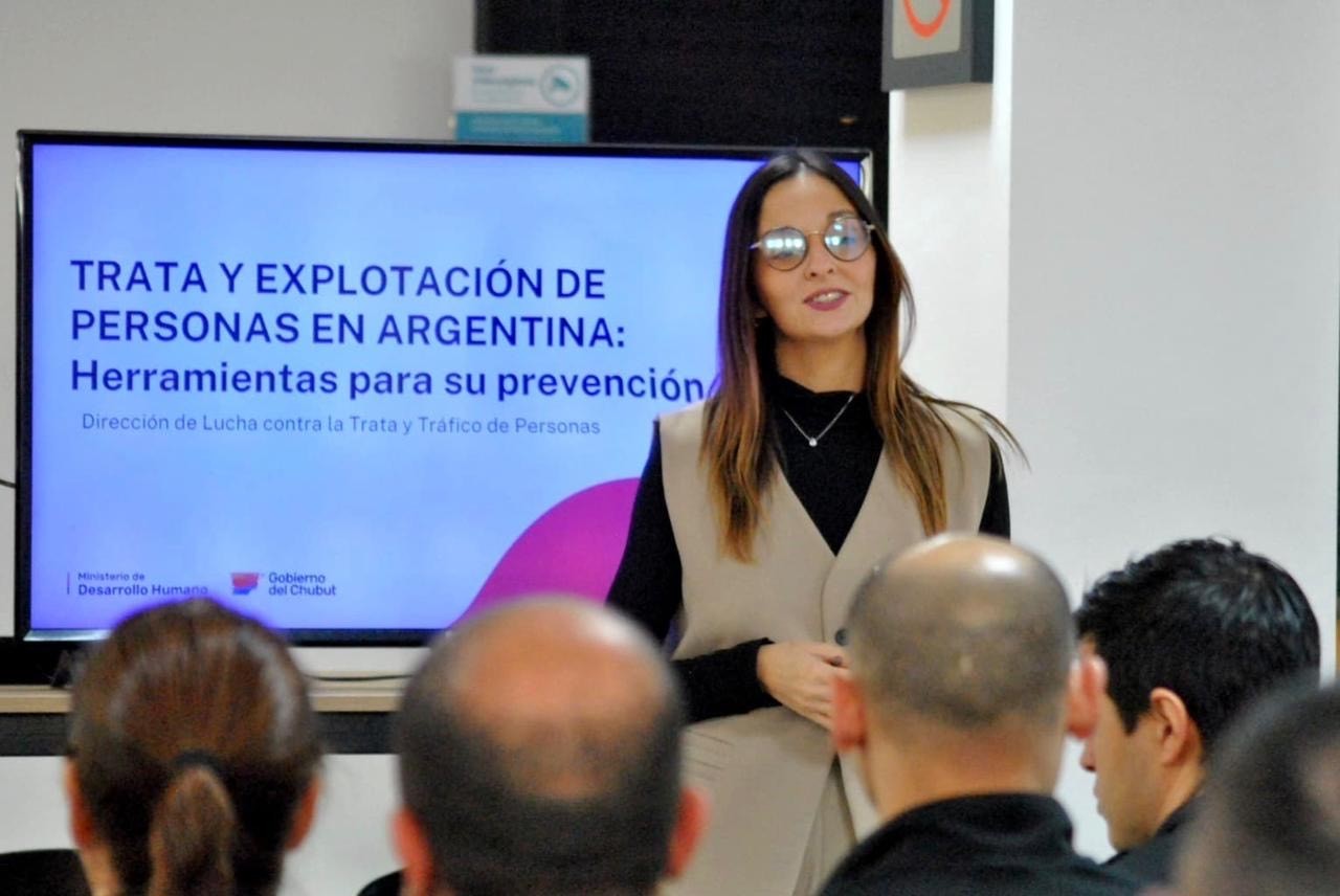 Provincia coordinó una jornada de capacitación sobre trata de personas destinada a trabajadores del Aeropuerto de Trelew
