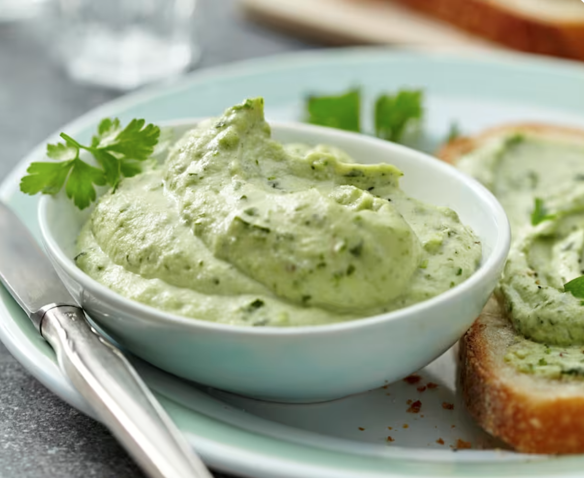 Queso untable de cajú con hierbas – Receta vegana fácil | Radio Vegan Queso untable de cajú con hierbas – Receta vegana fácil | Radio Vegan