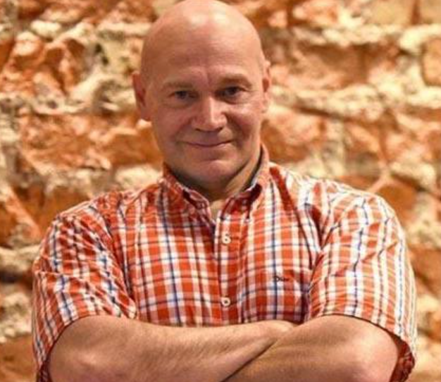 El campeón nacional de Fisiculturismo Aldo Parodi, denuncia la promoción, comercio y distribución de Anabólicos Esteroides a través de las redes sociales.