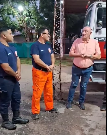 Reconocimiento a Bomberos Voluntarios de Unquillo por su participación en incendios de Neuquén.