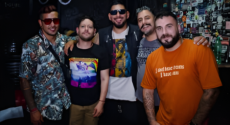 LA BANDA DE HARD ROCK COMO TÍTERES AVANZA EN SU NUEVO DISCO