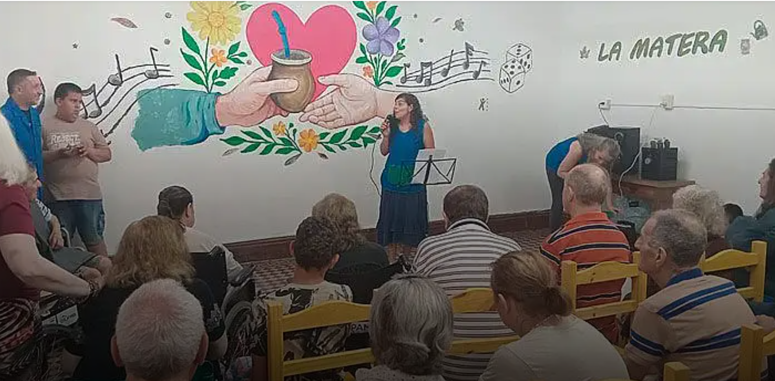 Inauguración de un mural en el Hogar San José hecho con estudiantes de Atad
