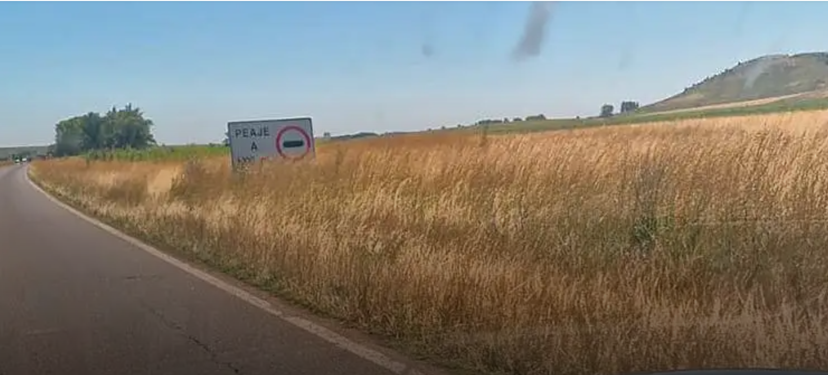 Pastizales altos y banquinas peligrosas ponen en jaque la seguridad vial de la 226