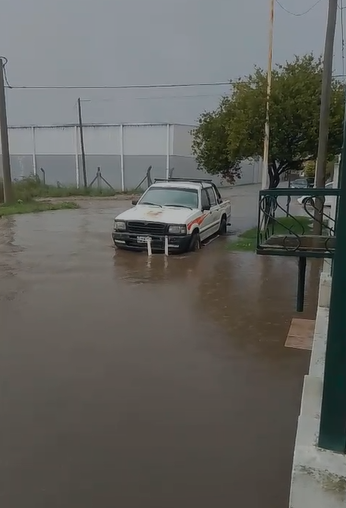 Fuerte tormenta en Tandil: calles inundadas, rescates y momentos de tensión en distintos barrios