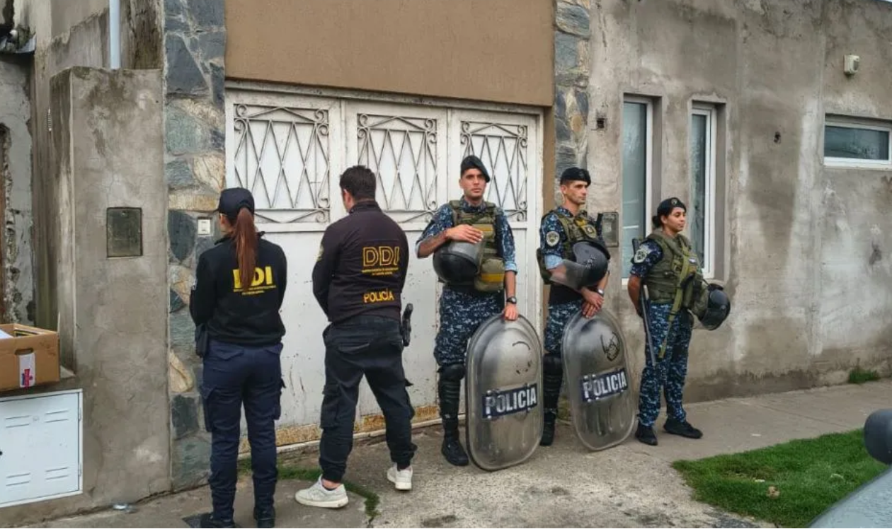 Allanamientos y una detención por varios hechos delictivos