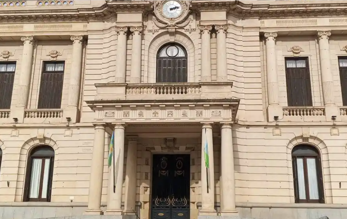 El Municipio compensó a una vecina por los daños que provocó la caída de un poste sobre su camioneta