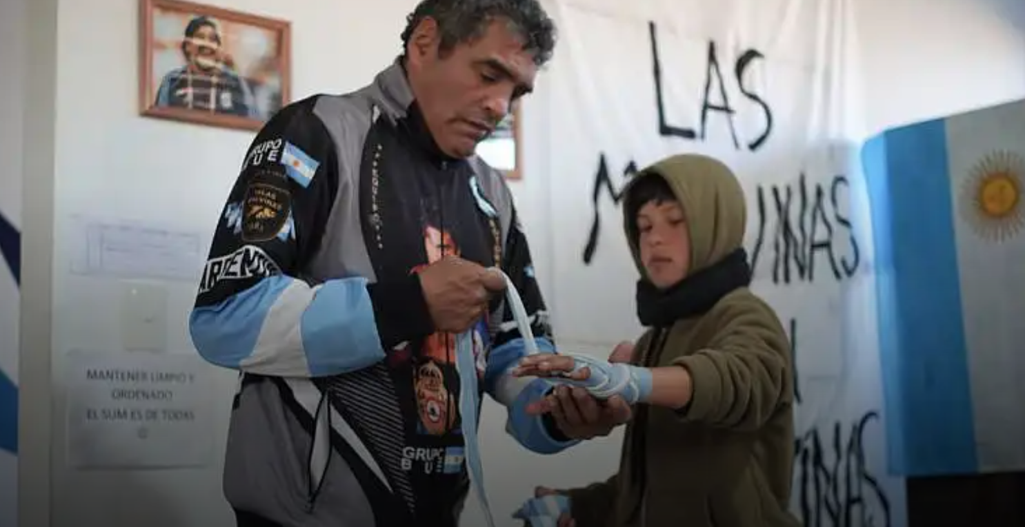 El “Roña” Castro compartió su historia de vida y una clínica de boxeo en Tandil