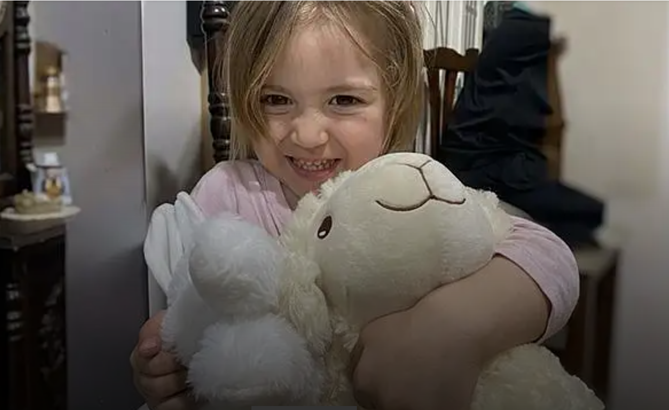 Piden una cadena de oración por Olivia, la bebé que cayó a un pozo de agua