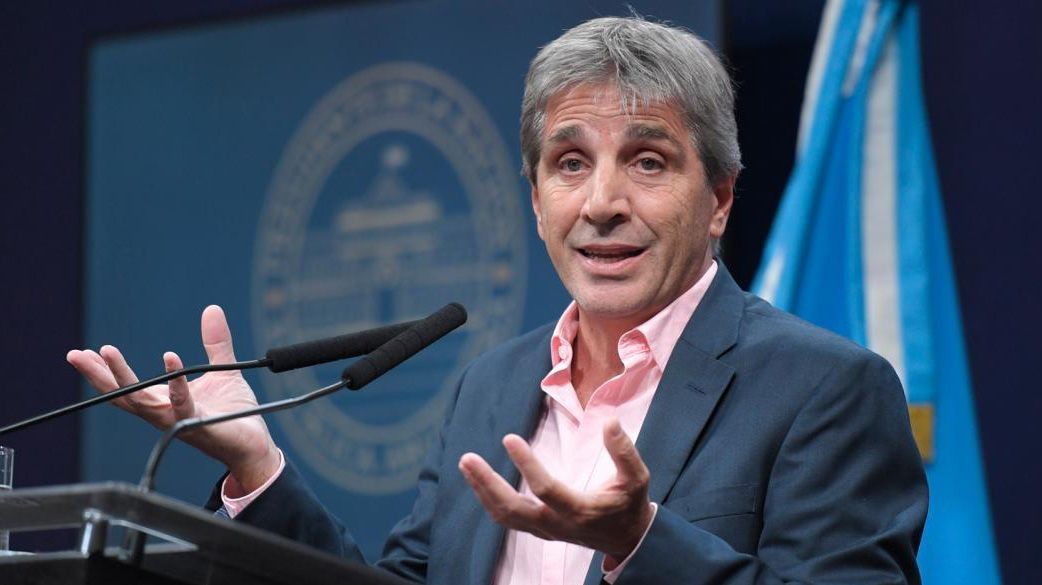 Caputo.jpg Caputo culpa a Diputados por la caída de bonos tras suba de jubilaciones.
