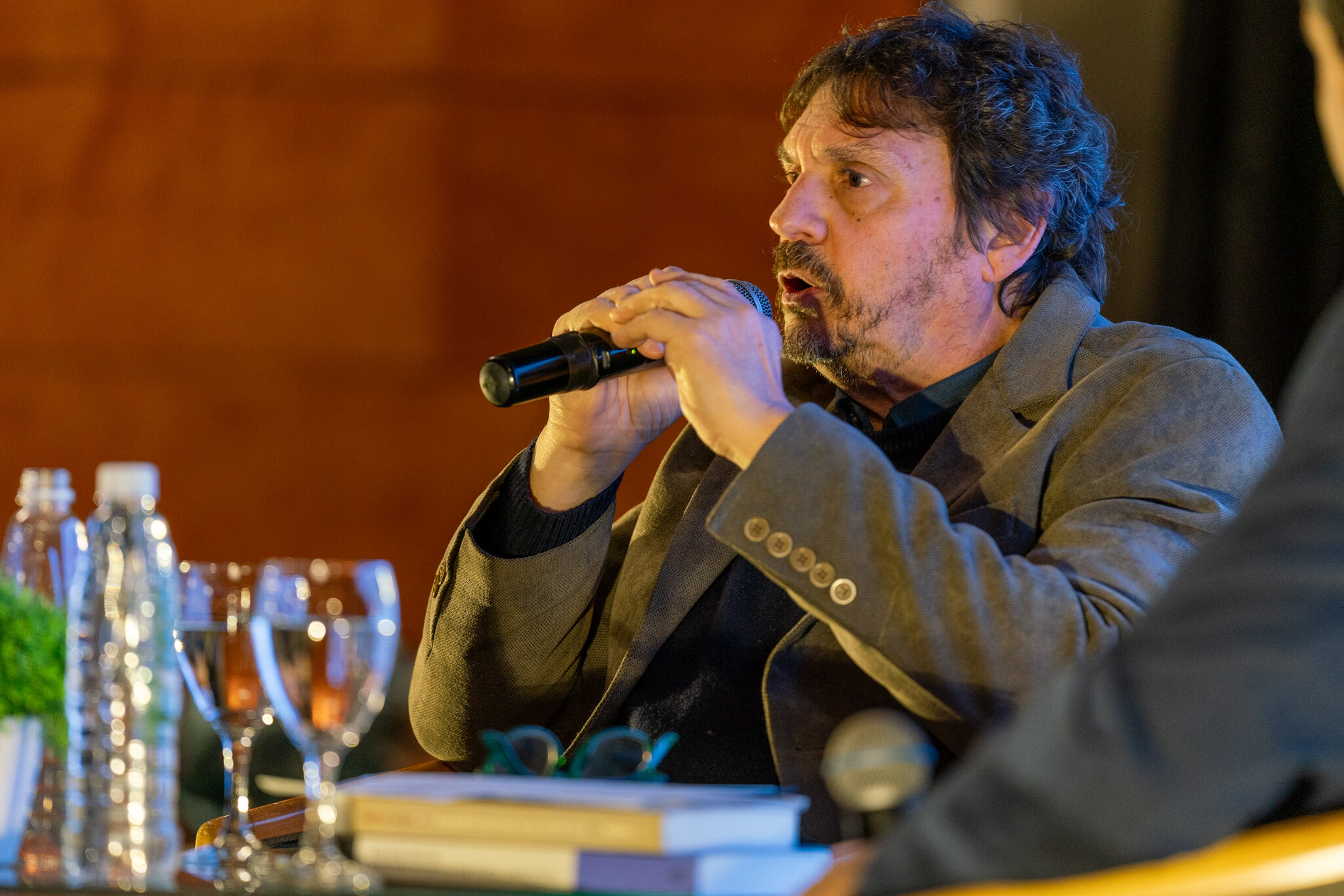 Felipe Pigna, Magalí Tajes y Claudia Piñeiro, a sala llena en la Feria del Libro