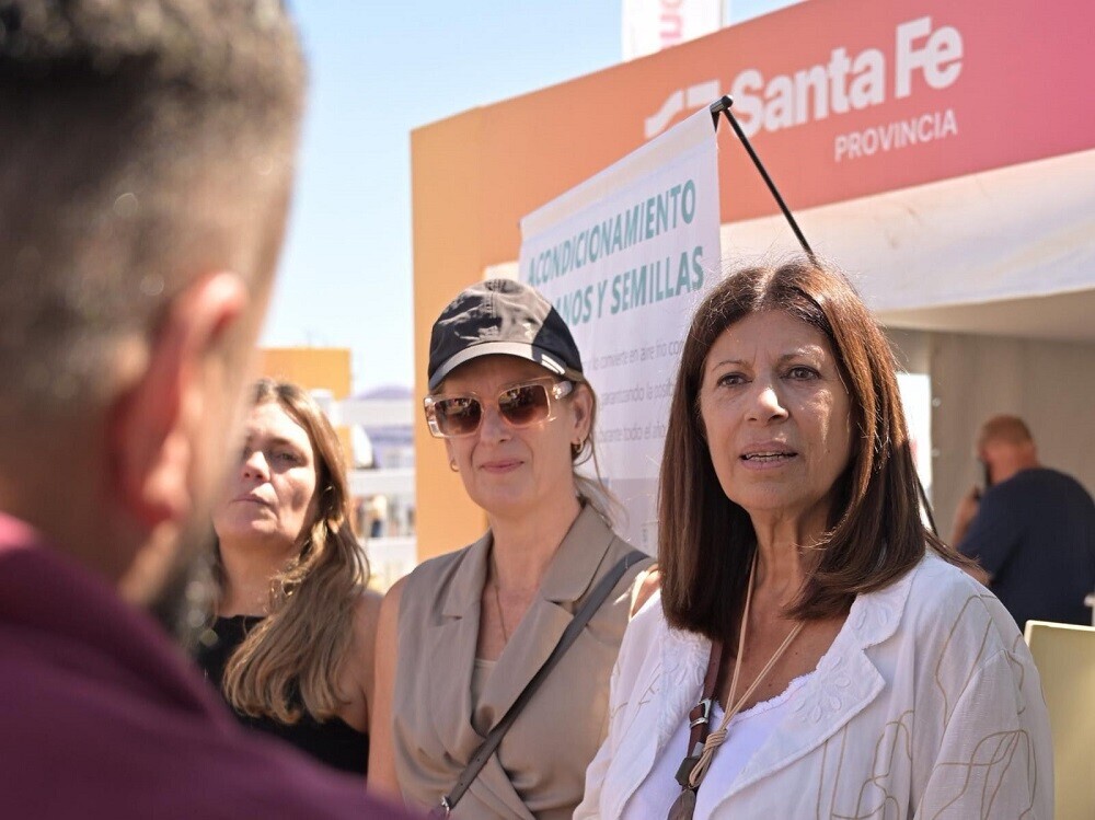 Clara-Garcia-en-Expo-Agro.jpeg Clara García: «Ante el abandono de la Nación, la provincia de Santa Fe se hace cargo de las obras clave para el desarrollo»