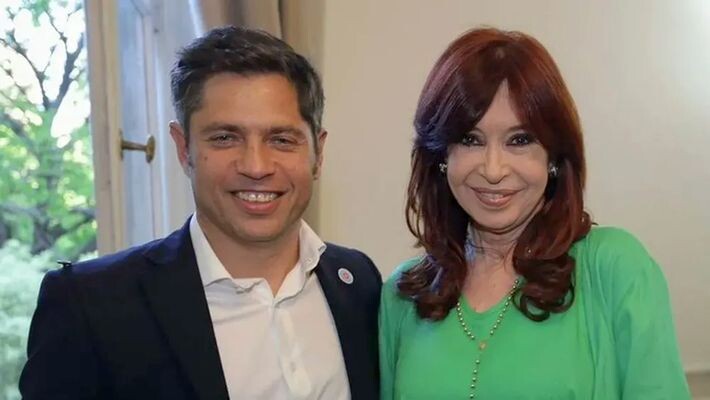 Clipboard_10-02-2025_57.jpg Elecciones legislativas. Axel Kicillof visitó a Cristina Fernández en su domicilio en Constitución