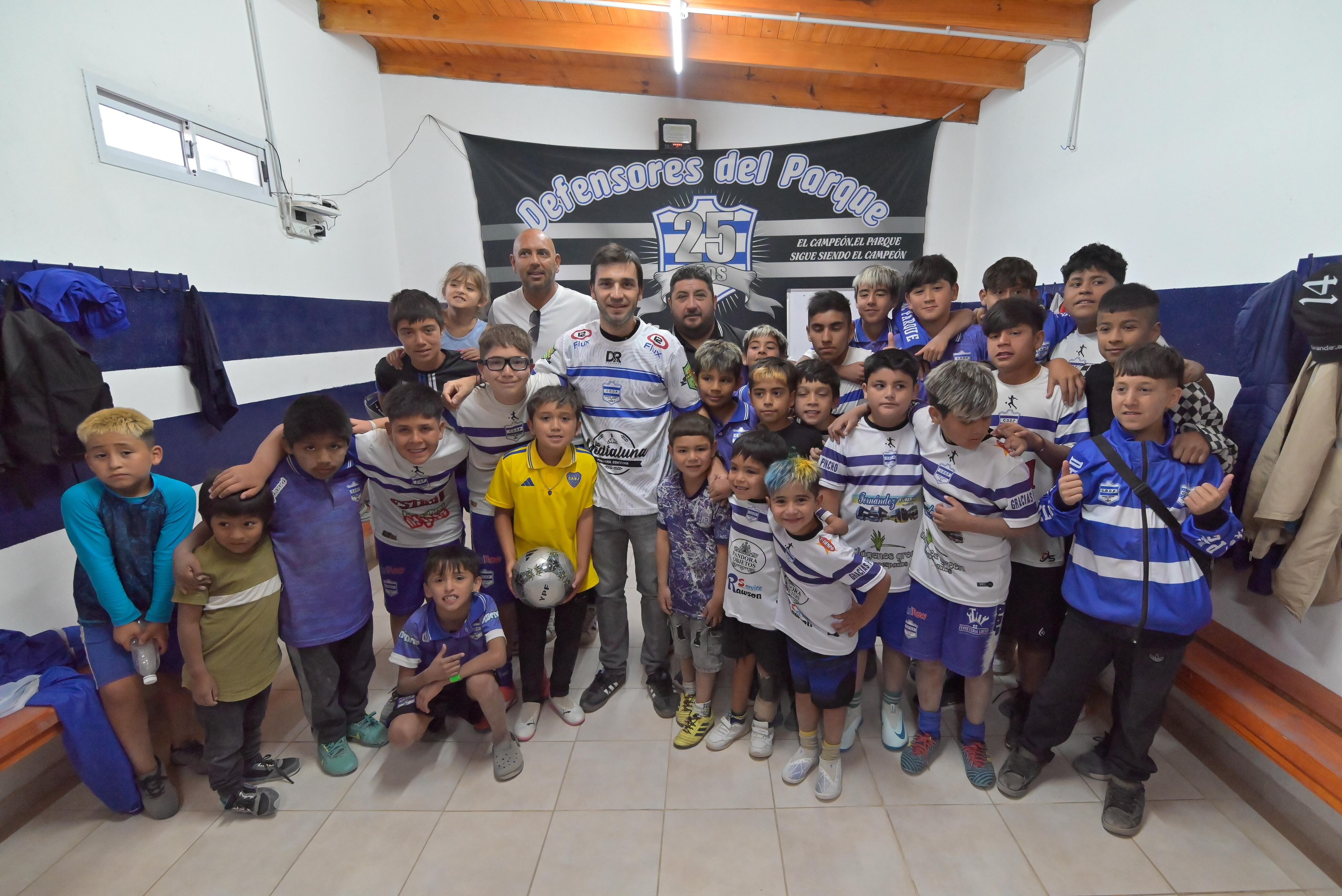 Torres recorrió el Club Defensores del Parque y destacó el importante rol de contención de las instituciones deportivas