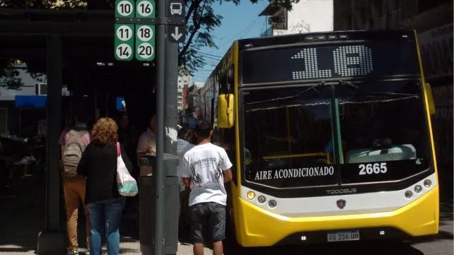 Colectivos en Santa Fe: recortaron el servicio en la ciudad y peligra el pago de sueldos