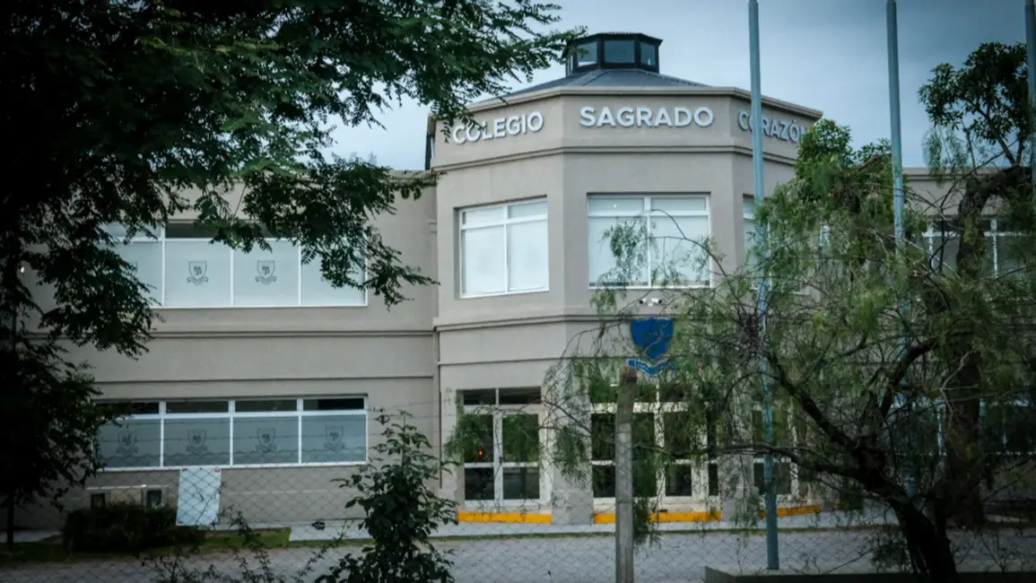 Colegio.webp VIOLENCIA ESCOLAR EN SALTA: INVESTIGAN BRUTAL GOLPIZA Y POSIBLE ENCUBRIMIENTO