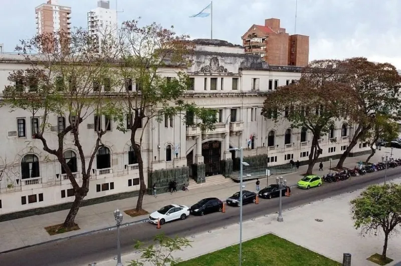 Comisaría 8ª: Imputaron a policías por exigir dinero para devolver una moto