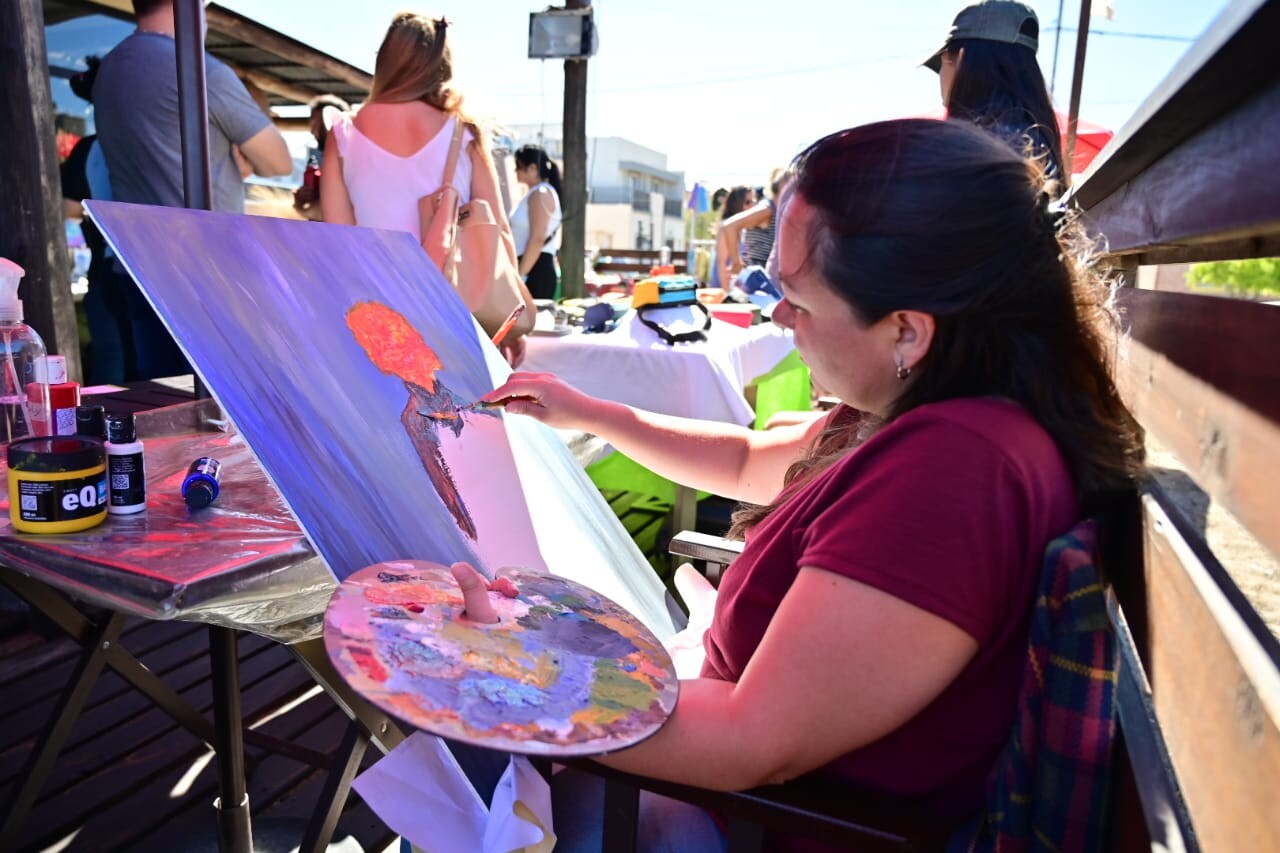 Con gran éxito se desarrolló la Feria Cultural de creadores y productores de objetos de arte y diseño en Playa Unión (3).jpeg Con gran éxito se desarrolló la Feria Cultural de creadores y productores de objetos de arte y diseño en Playa Unión (3).jpeg