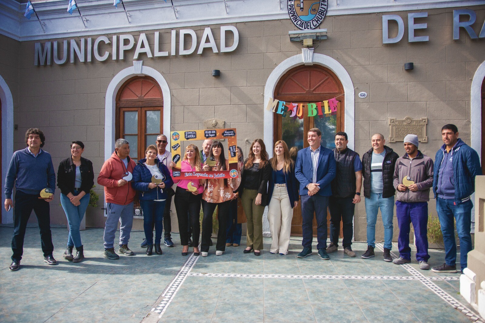 Con un emotivo acto, Biss reconoció a nuevos jubilados municipales de Rawson (1).jpeg