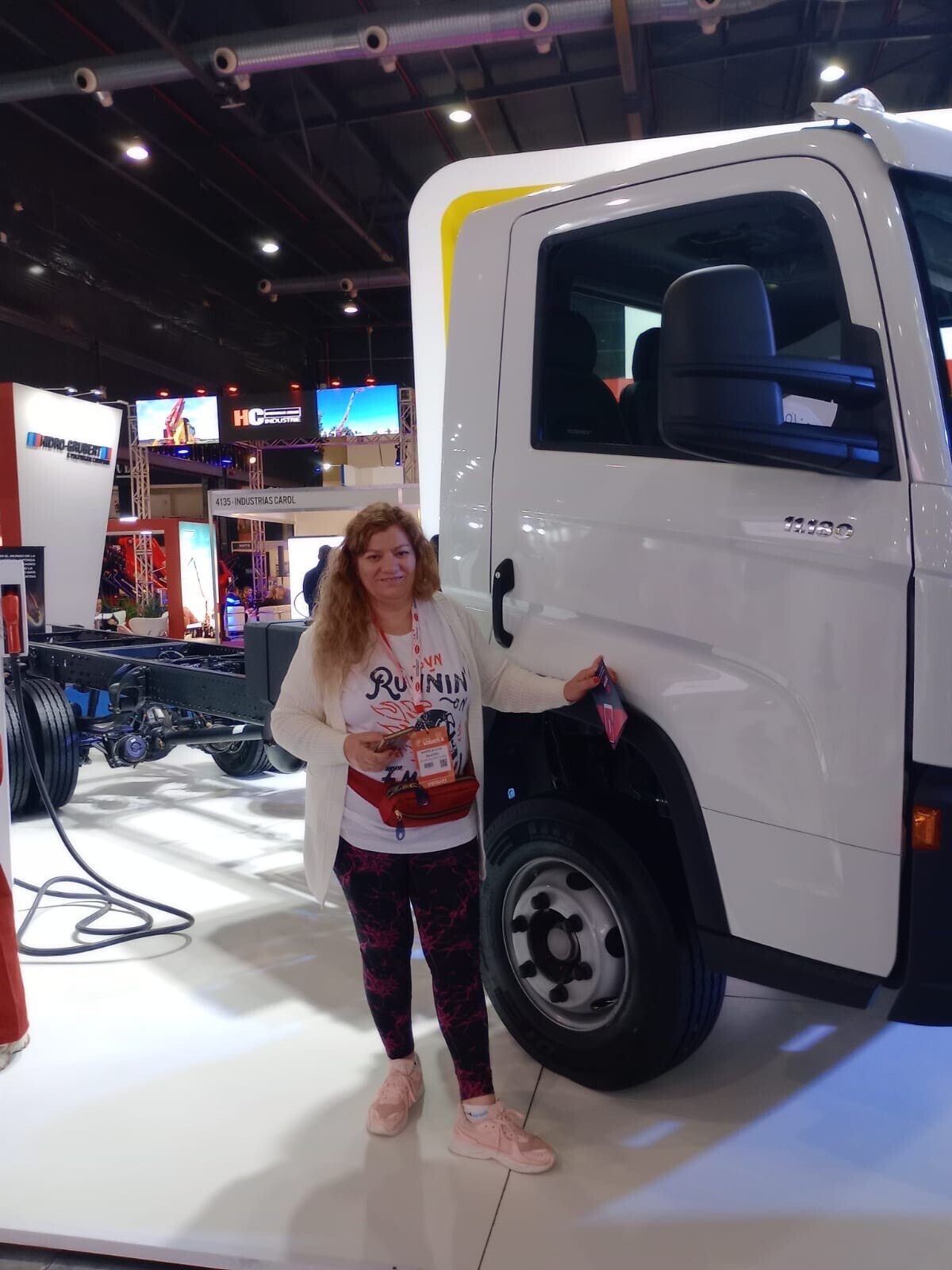 El Gobierno impulsó la participación de conductoras profesionales en importante exposición nacional de transporte
