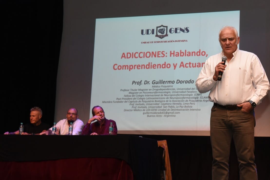 Se realizó en el Teatro del Fuerte la charla abierta “Hablemos” sobre prevención en consumos problemáticos