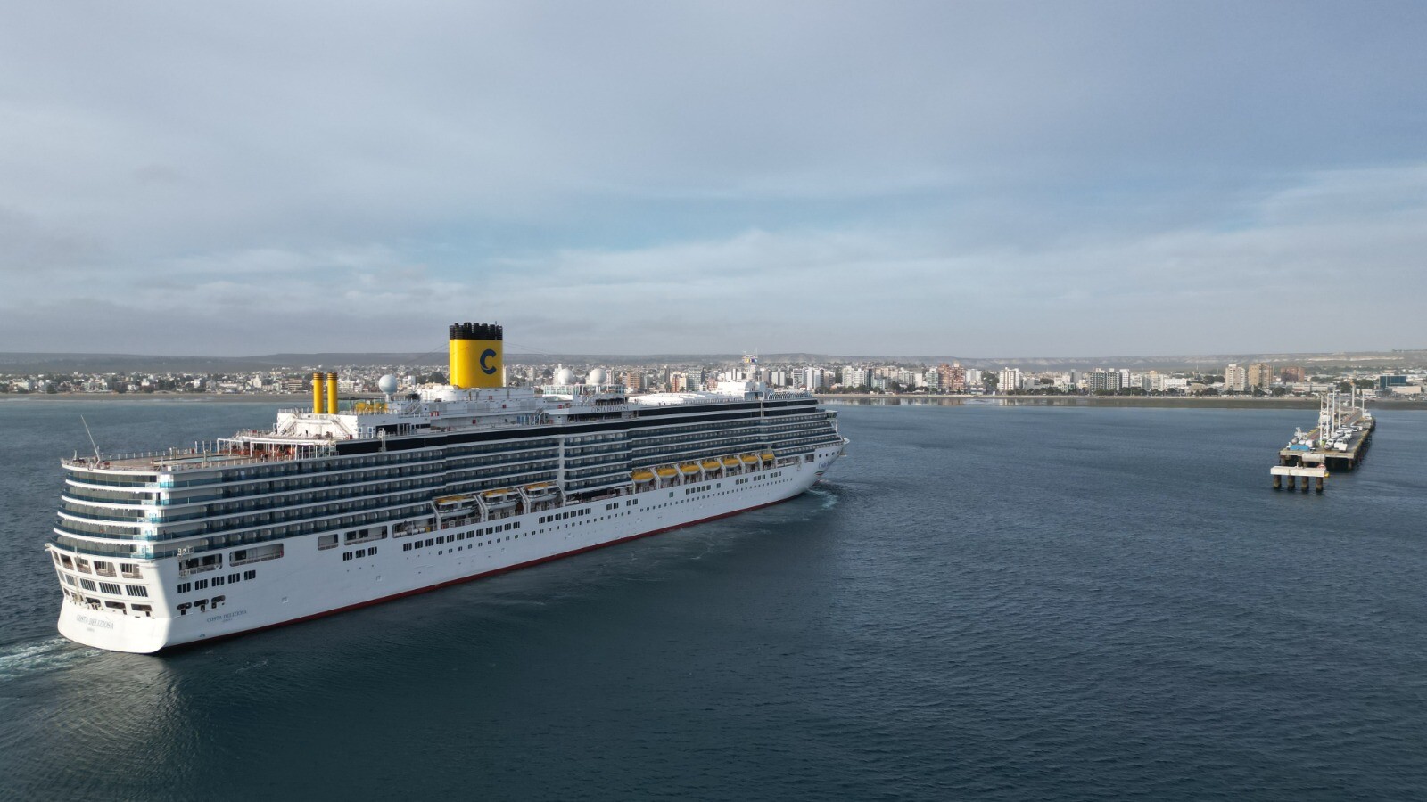 Costa Deliziosa arribó a Puerto Madryn (1).jpg Temporada de Cruceros: El Costa Deliziosa arribó a Puerto Madryn