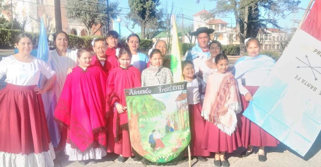 DANZA.jpg SAUCE VIEJO-EL GRUPO DE DANZAS DEL LICEO MUNICIPAL FUE INVITADO A “BAILA SAN CARLOS”