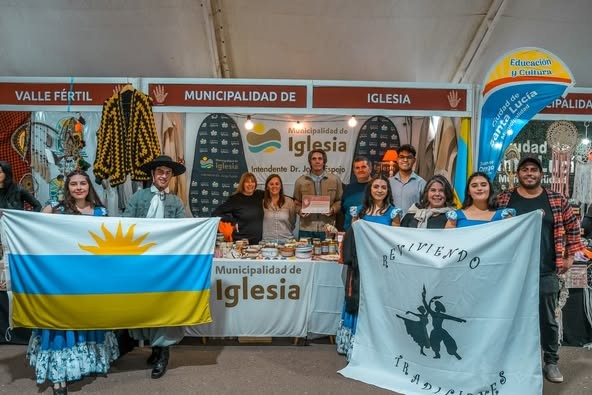 IGLESIA: Academia de Danzas de Tudcum “Reviviendo tradiciones”
