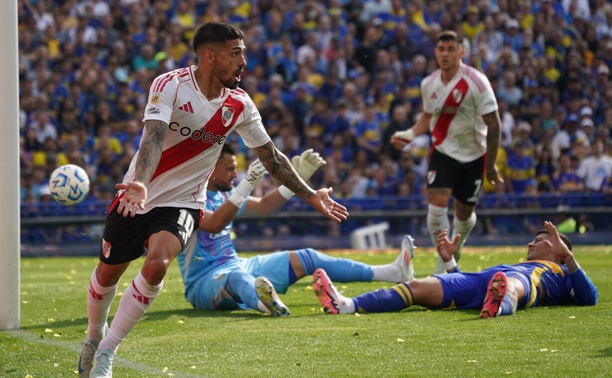 River le dió un golpe de nocaut a Boca en la Bombonera. Le ganó 1 a 0