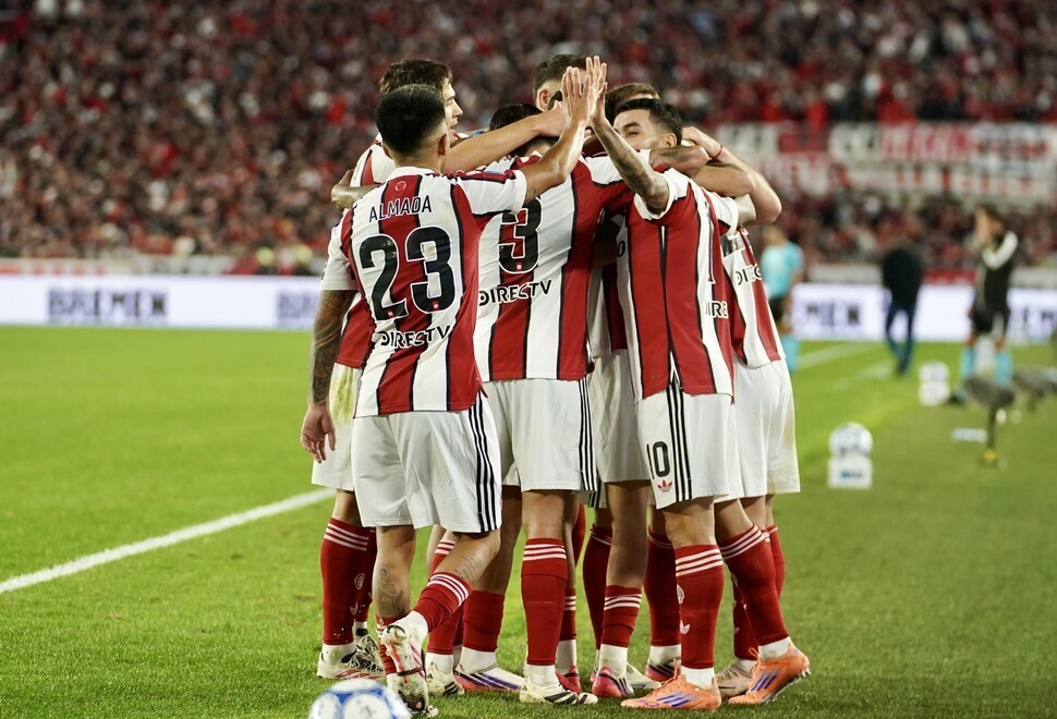 DEPORTES RIVER ARGENTINOS 16 del 8 del 2026.jpg River volvió al triunfo: 2-0 contra Argentinos, primer gol de Correa y debut de Almada