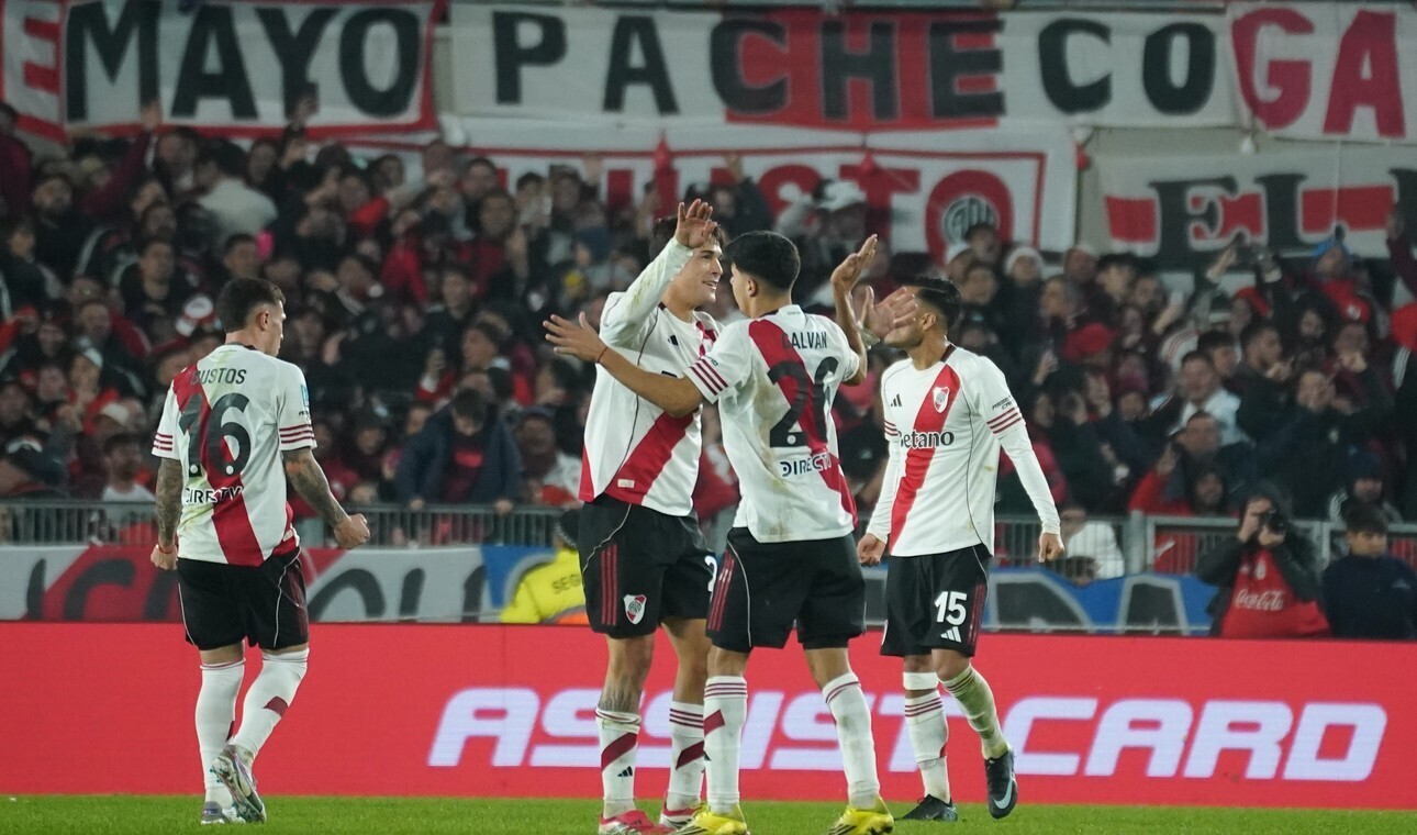 Un bravo River eliminó a Rosario Central en el Monumental y quedó a un paso del título