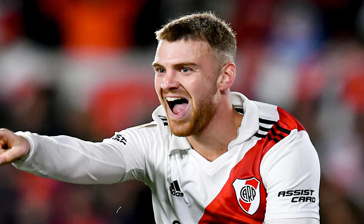 Ya es oficial: Lucas Beltrán firmó contrato y fue presentado como nuevo refuerzo de River. Se suma a Otamendi, Arambarri, González y Borré, entre otros