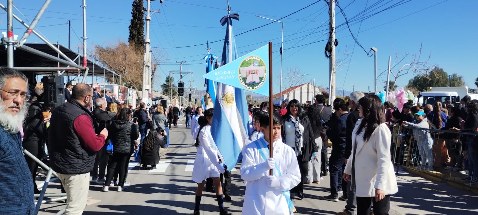 DESFILE-RIVADAVIA-1.jpg