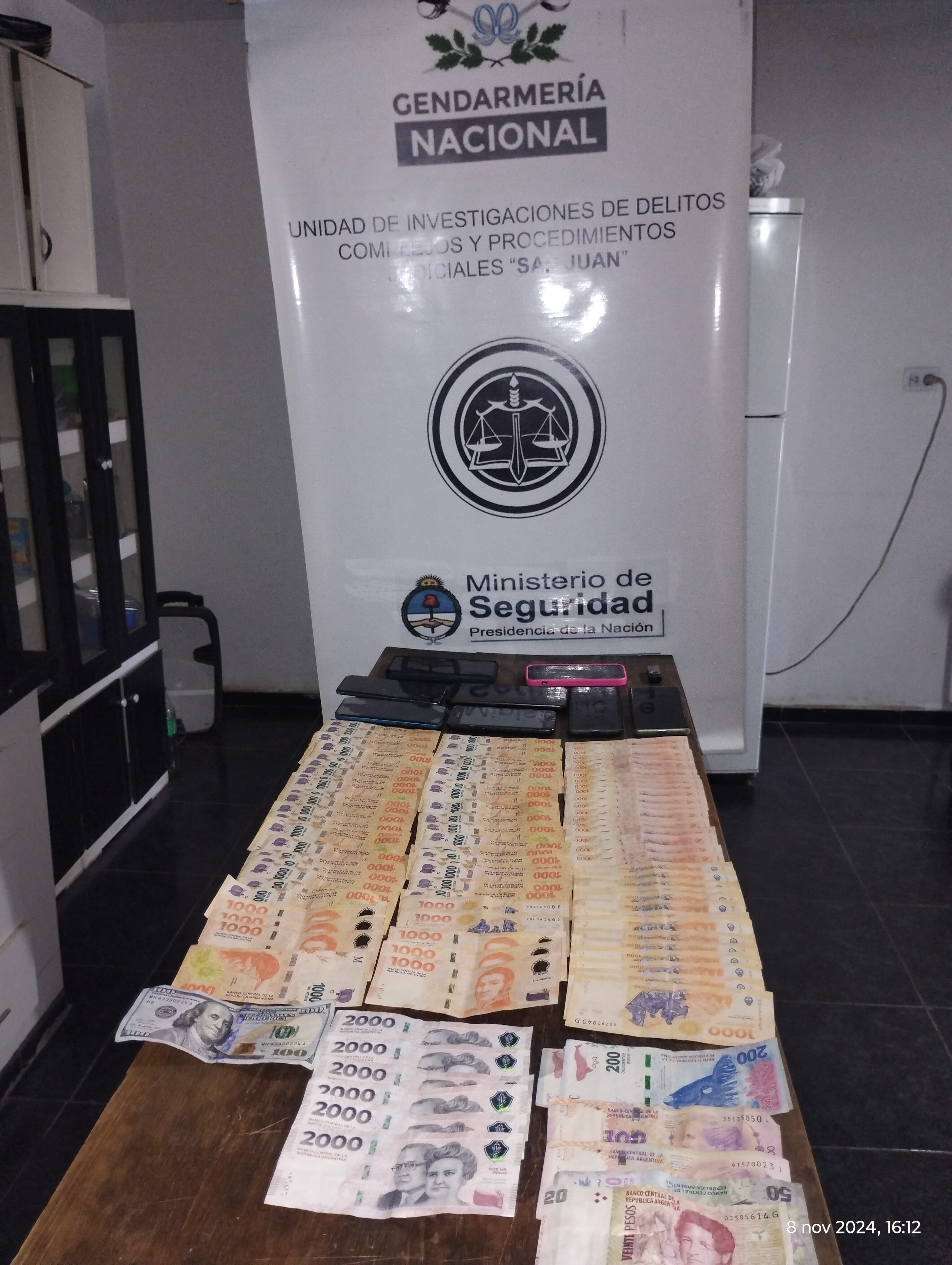 DINERO-2.jpeg DINERO-2.jpeg