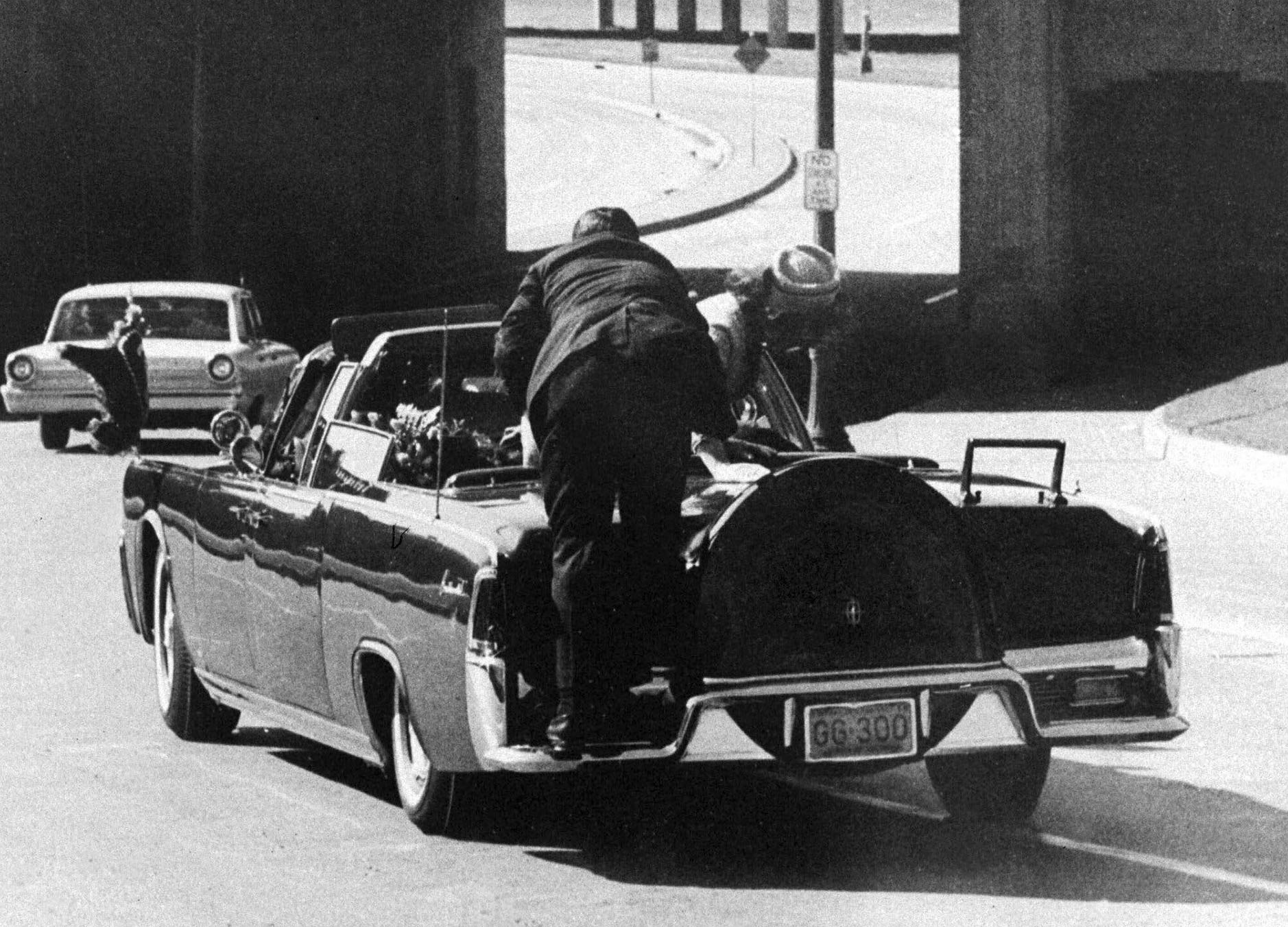 DQ52PKLH55DGF.png Murió Clint Hill: El agente que intentó salvar a Kennedy del atentado en Dallas.