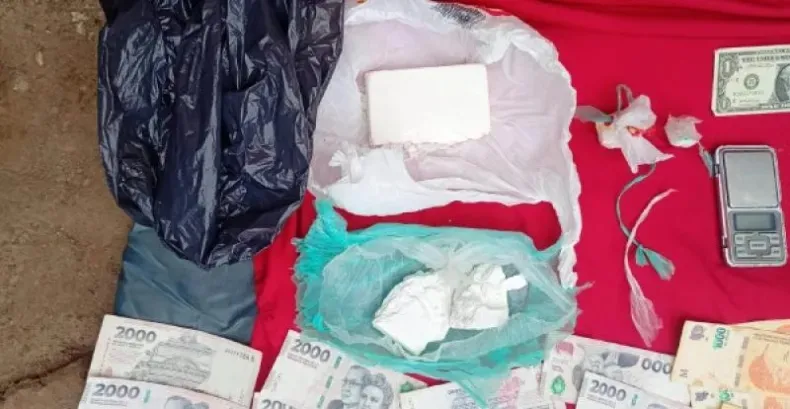 DROGAS.webp Desbarataron un «kiosco narco» en el barrio Sol de Mayo