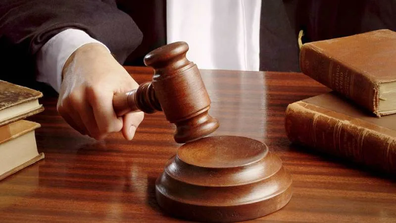 Definicion-de-justicia.webp Condenaron a un excomisario y a otros policías por conformar una banda que vendía droga en toda la región