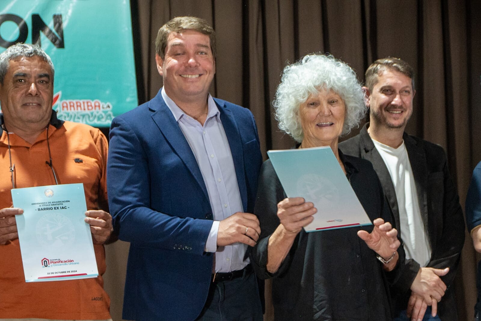 Después de más de 20 años de espera, el intendente Biss entregó a 111 familias del Área 19 las ordenanzas de adjudicación (7).jpeg Después de más de 20 años de espera, el intendente Biss entregó a 111 familias del Área 19 las ordenanzas de adjudicación (7).jpeg
