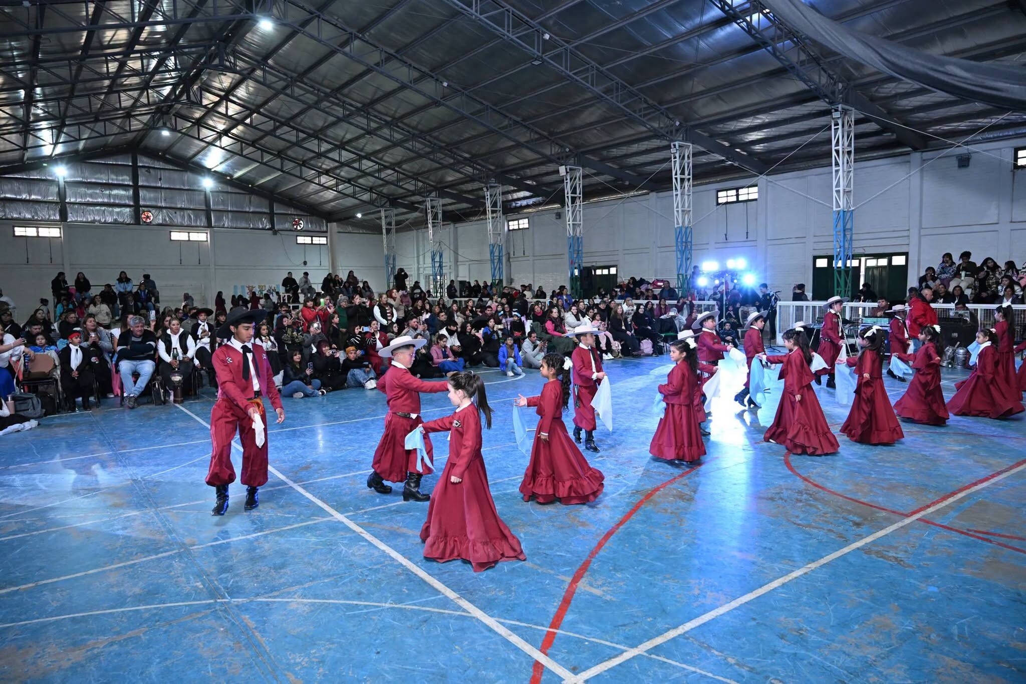 IGLESIA bailó por la Independencia Nacional Argentina
