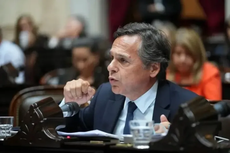 Un diputado santafesino busca frenar la resolución que dejó sin transporte gratuito a personas con discapacidad