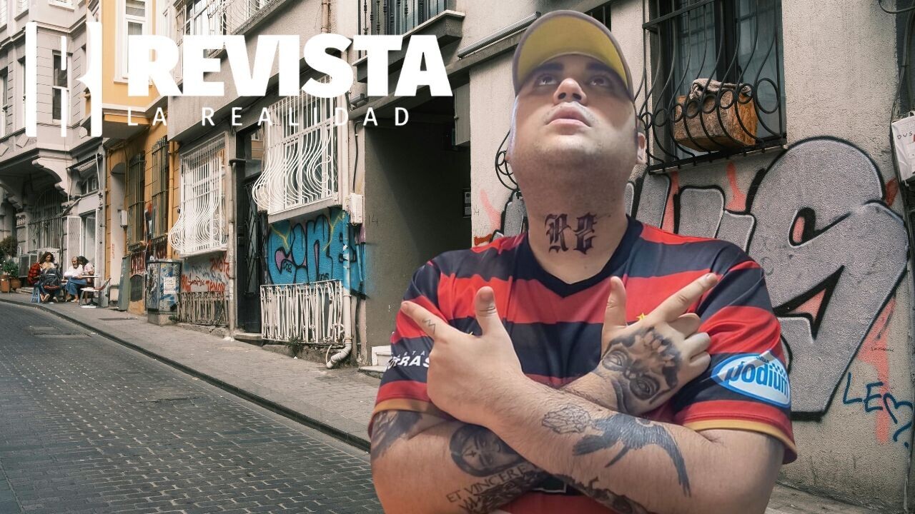 Diseño sin título - 2026-01-09T185021.823.jpg R2, DESDE CHIVILCOY AL PARLANTE: CUANDO LA CALLE SE HACE CANCIÓN