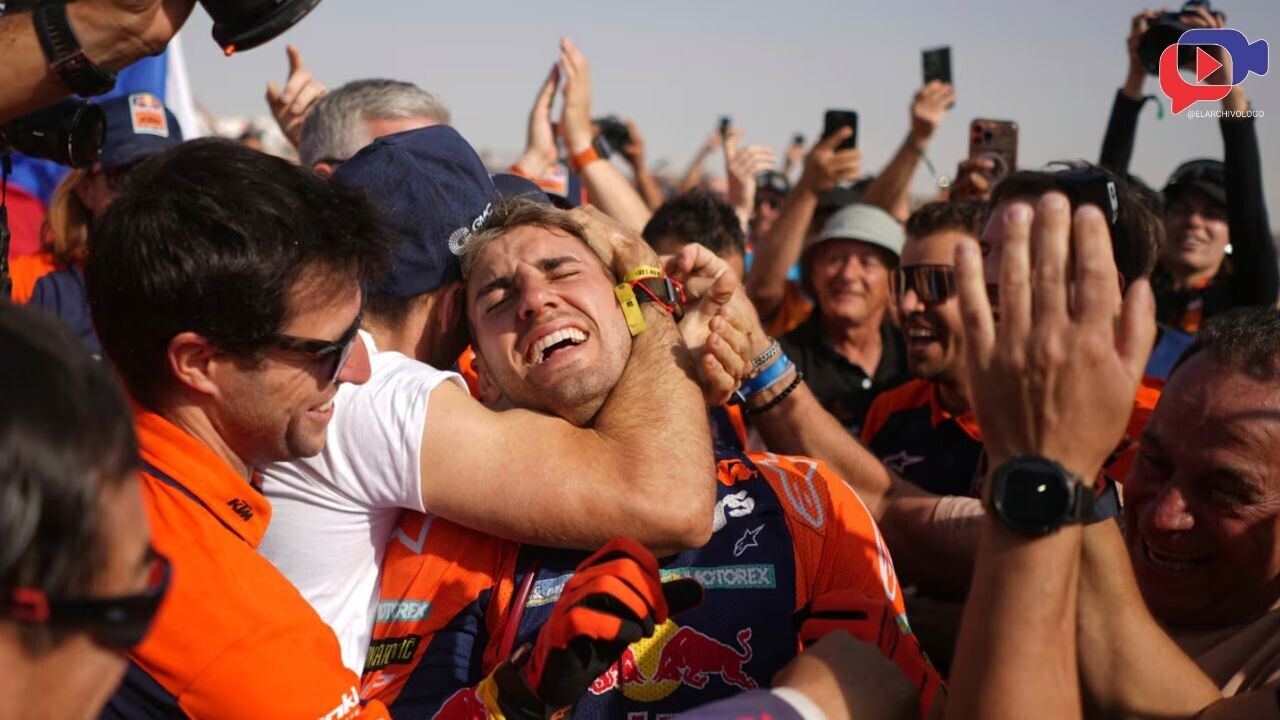 Diseño sin título - 2026-01-17T180041.081.jpg DOS SEGUNDOS DE GLORIA: CUANDO EL DAKAR APRENDIÓ A HABLAR EN ARGENTINO