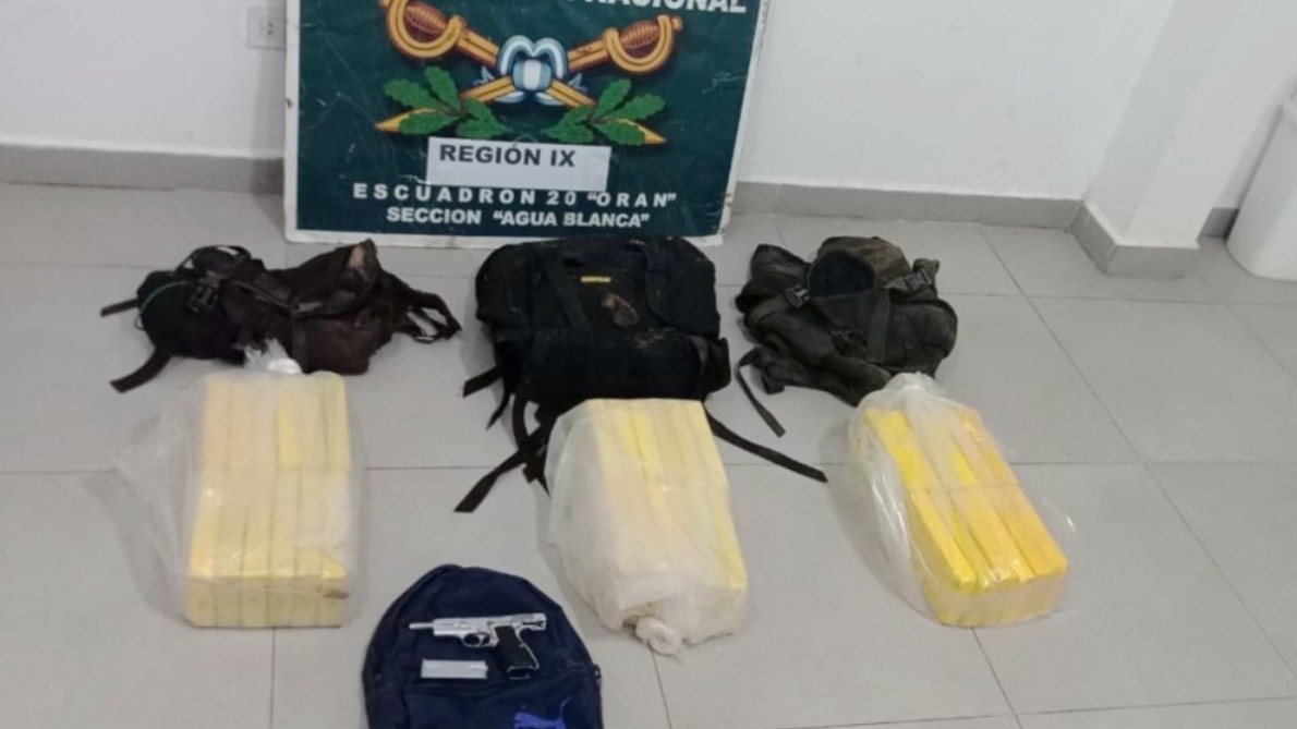 Drogas-Aguas-Blancas-1190x669.jpeg Intentaron cruzar un río fronterizo con más de 37 kilos de cocaína