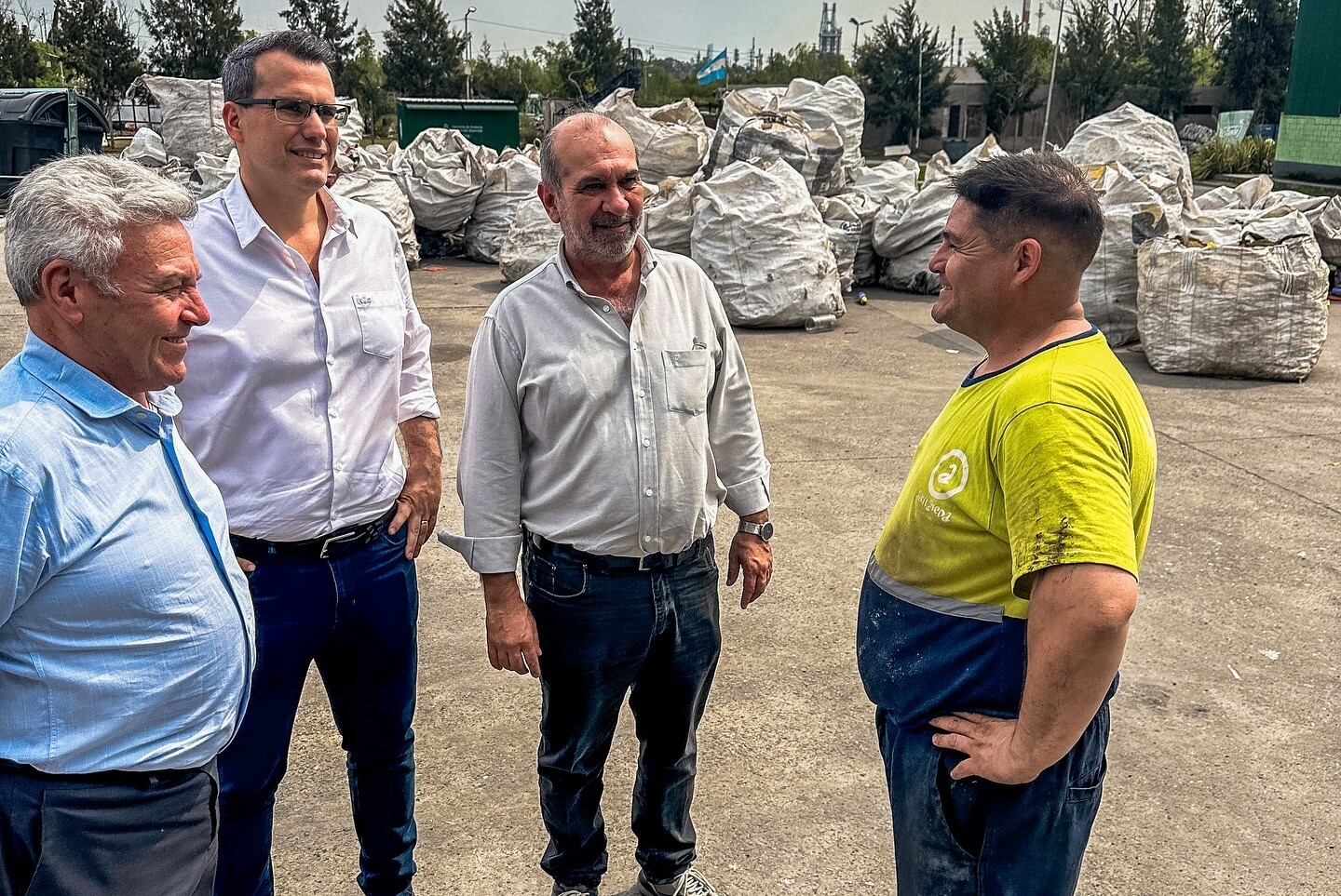 El intendente de Rawson,Carlos Munisaga se reunió   con el intendente Jorge Ferraresi de la Localidad de Avellaneda,Bs.As, donde abordaron temas clave como la eficiencia en la gestión de recursos, la mejora de los servicios y el fomento del desarrollo del sector privado y de los jóvenes.