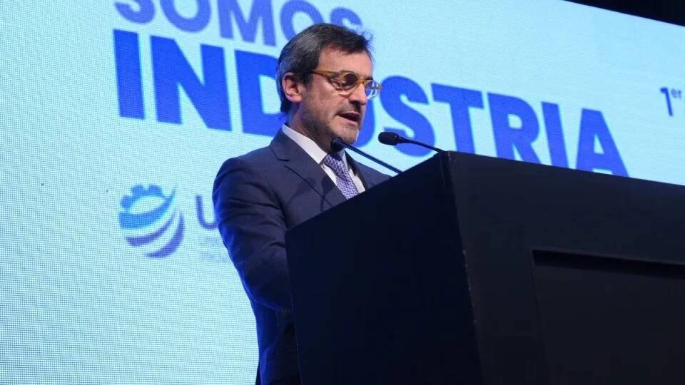 En el «DIA DE LA INDUSTRIA» la UIA le reclamo a Javier Milei medidas para salvar a la industria y le reprochó los insultos