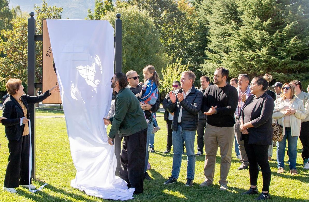 EL BOLSON PLAZA PIONEROS TURISMO 2.jpeg